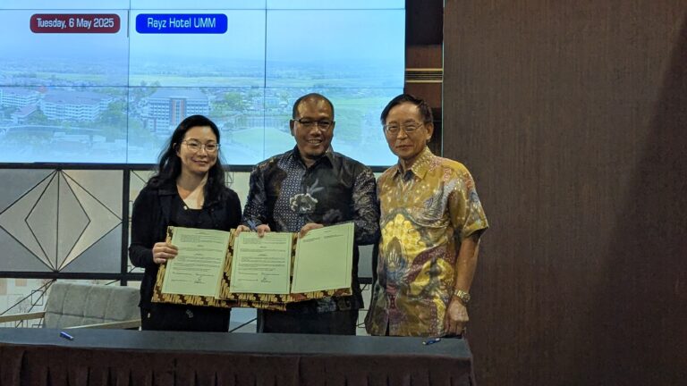 Penandatanganan Kerjasama dan Seminar dengan Chlarity English